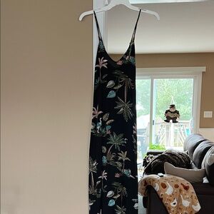 Old Navy Black Tropical Maxi Dress; Size Medium